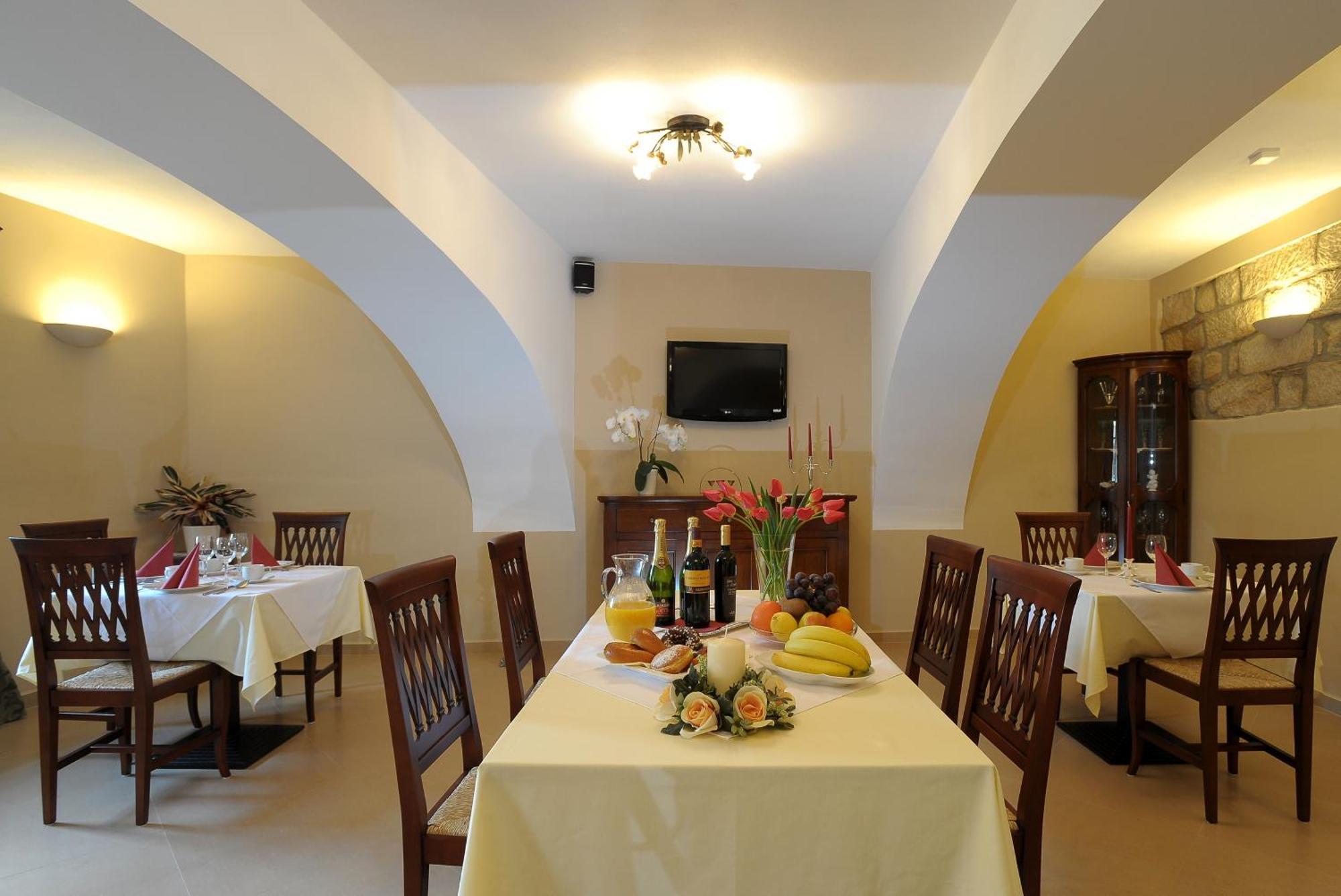 Hotel U Krale Jicin Ngoại thất bức ảnh